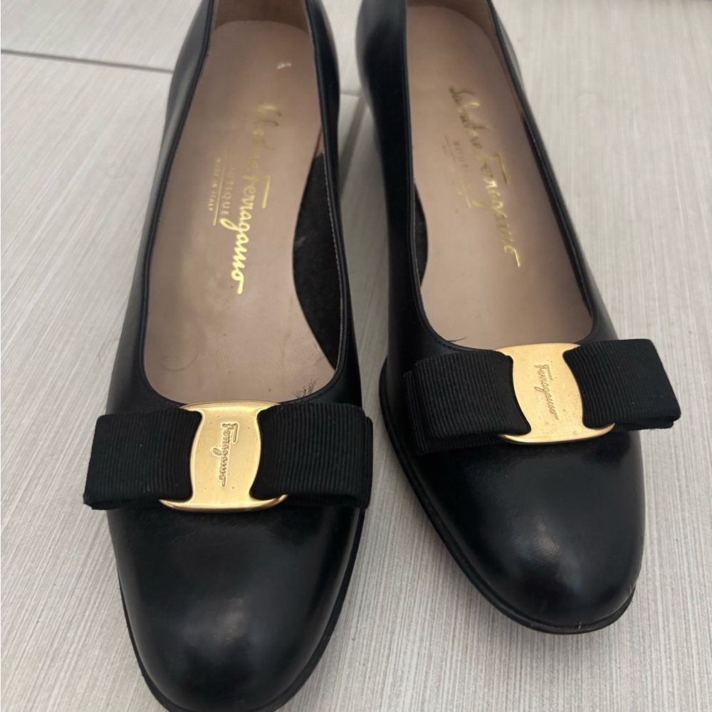 Salvatore Ferragamo Black and Gold Vara leather shoes